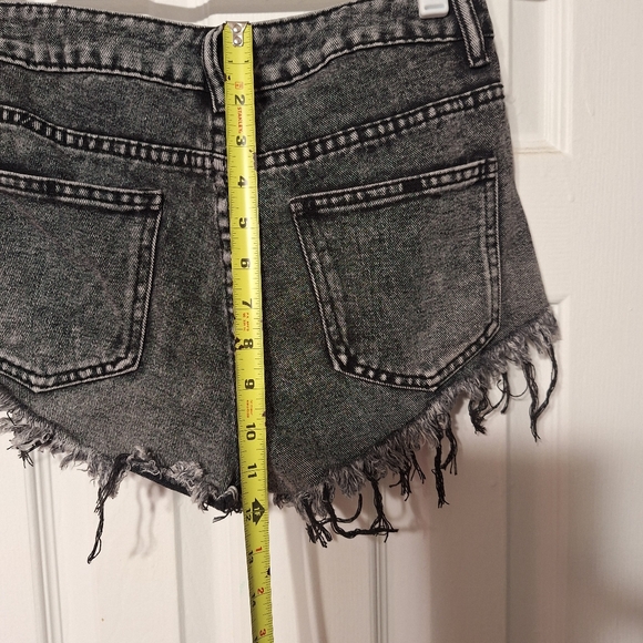 Shorts - Picture 5 of 7